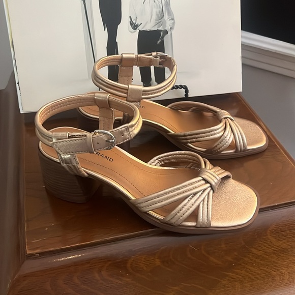 Lucky Brand Jolene Gold Sandals - Picture 6 of 15